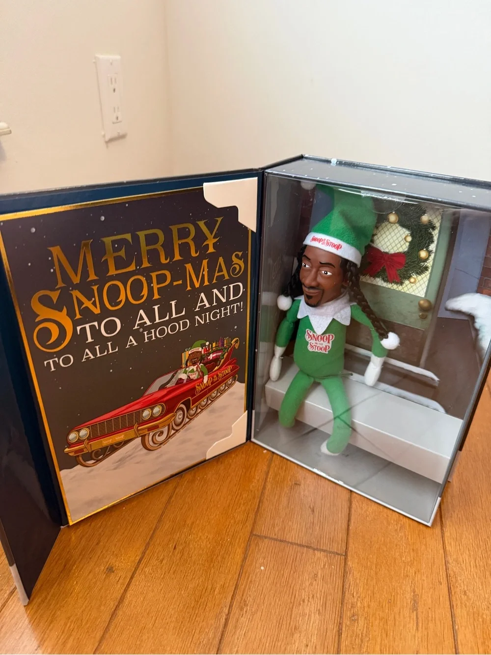 Snoop on the Stoop Christmas Holiday Figure Elf NEW